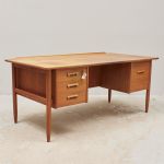 1575 9220 WRITING DESK